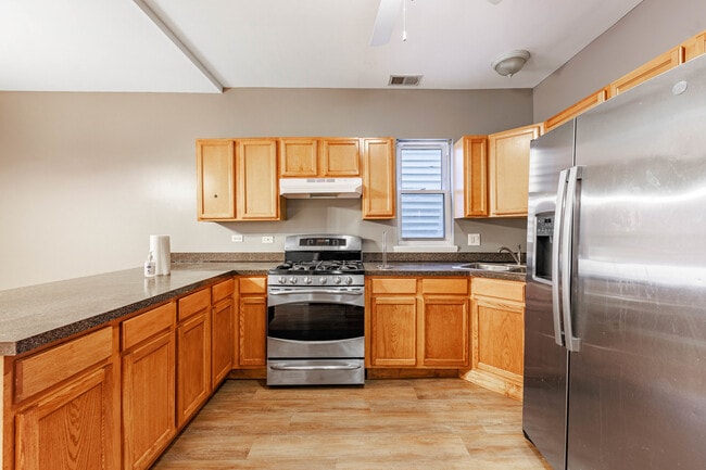 Building Photo - 2446 W 69th St