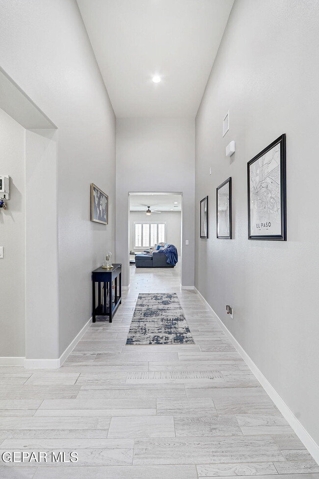 Building Photo - 325 Playa Vis St