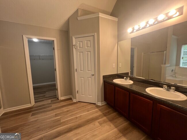 Building Photo - 360 Cobblestone Ct