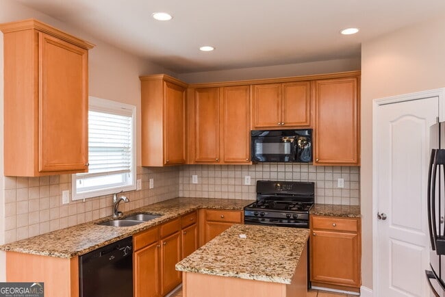 Building Photo - 917 Southfork Dr