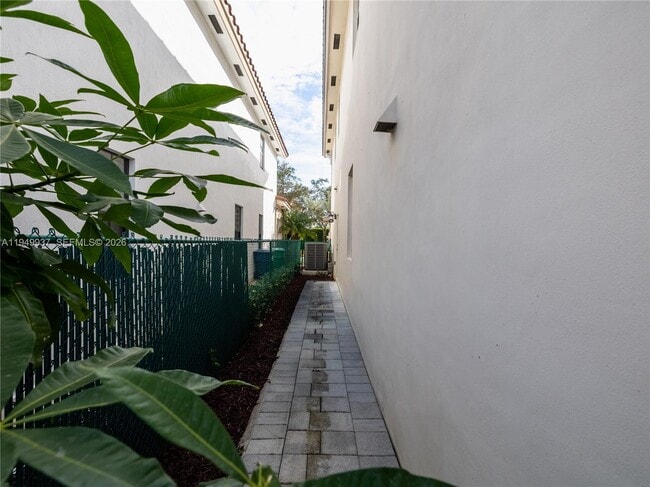 Building Photo - 7010 NW 106th Ave