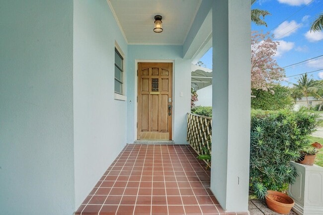 Building Photo - 3410 Poinsettia Ave