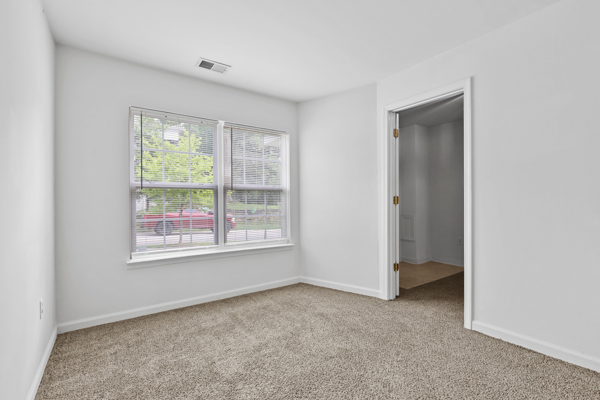 Building Photo - 445 Kenneth Square