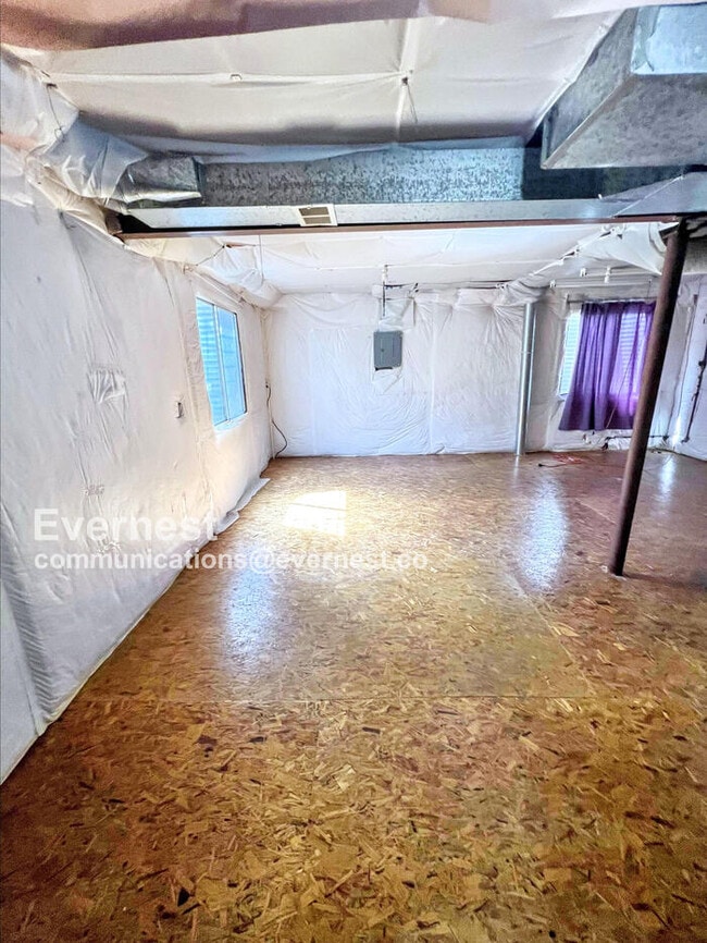 Building Photo - 502 W 114th Way