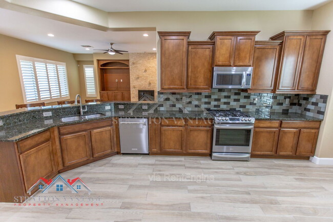 Building Photo - 5908 E Bramble Berry Ln