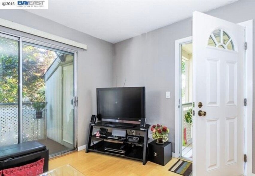 Building Photo - 4085 Abbey Ter