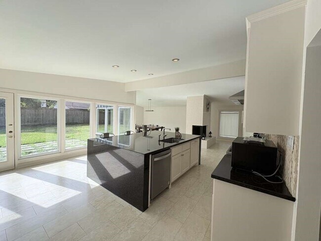 Building Photo - 4711 Imogene St