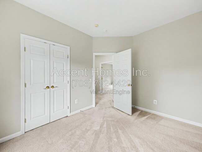 Building Photo - 6034 Sumner Rd