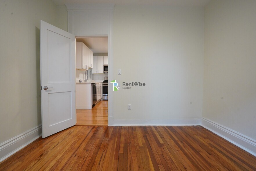 Building Photo - 6 Camelot Ct