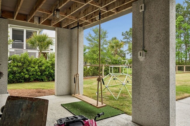 Building Photo - Beautiful 5 Bedroom Marshside Home