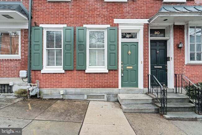 Building Photo - 28 W Airy St