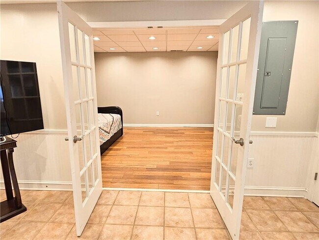 Building Photo - 2100 Bennington Ct