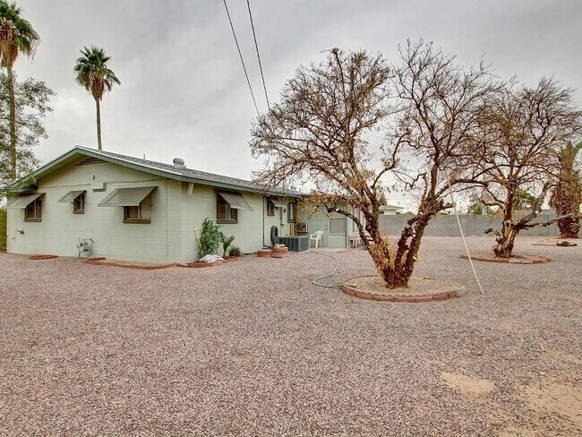 Building Photo - 323 N 55th St