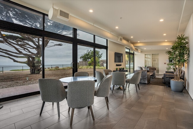 Building Photo - 428 4th Ave