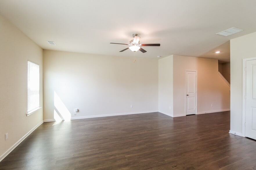 Building Photo - 728 Fitzroy Dr