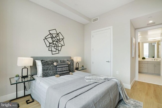 Building Photo - 801 N Fairfax St