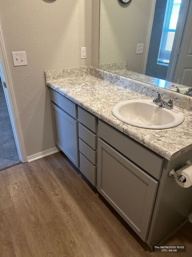 Building Photo - 5141 Yukon Dr