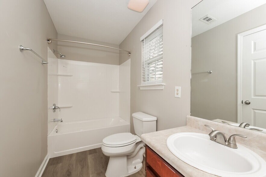 Building Photo - 1505 Chestnut Oak Dr