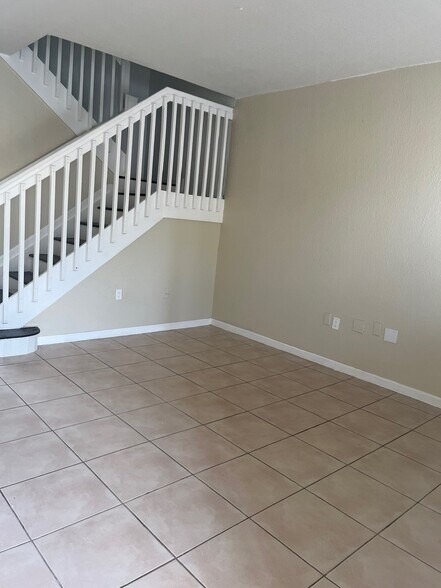 Building Photo - 2819 SE 15th Rd