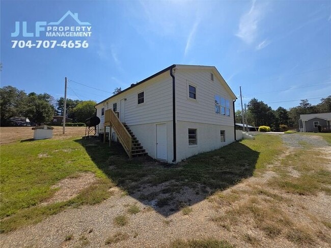 Building Photo - Fully Renovated 3 Bed/1 Bath Cottage in Wo...
