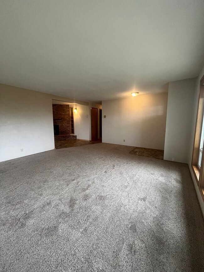 Building Photo - 3-Bedroom 2-Bathroom home in Coburg