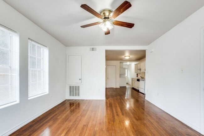 Building Photo - Discover Your Oasis in the Heart of Montrose!