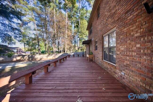 Building Photo - 404 Cloverleaf Dr