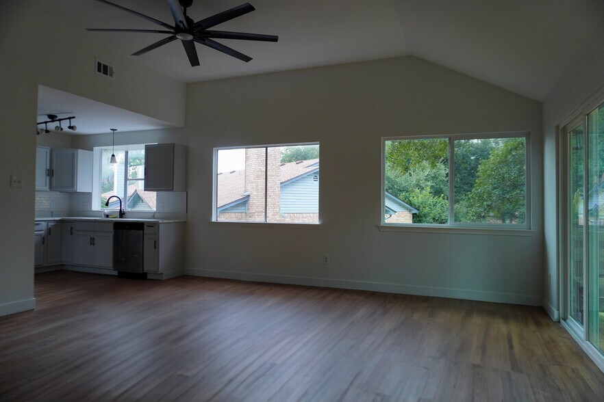 Living / Dining - 5204 Summer Dr
