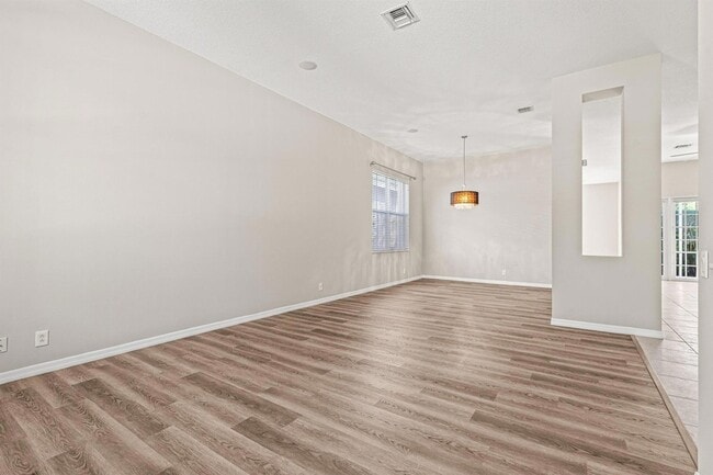 Building Photo - 1366 Crossbill Ct