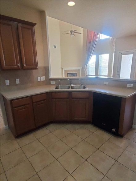 Building Photo - 501 Dinge Bay Dr