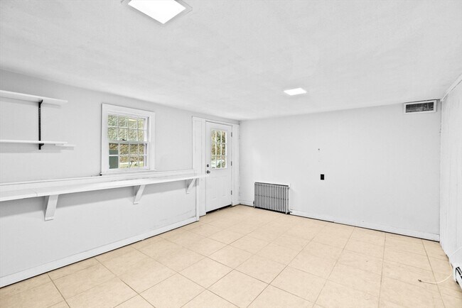 Building Photo - 17 Haystack Ln