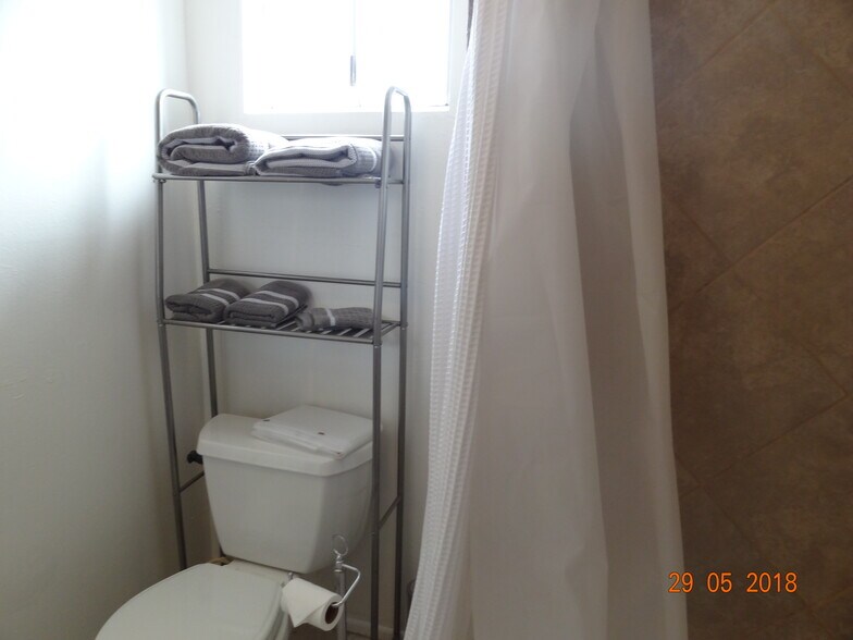 Building Photo - 623 W Queen St