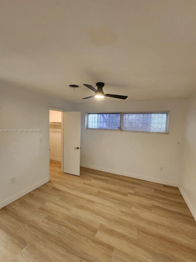 Building Photo - 1180 NE 185th St