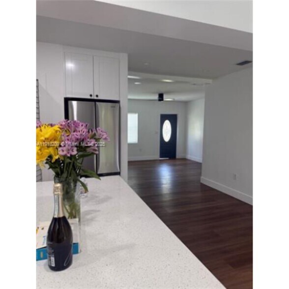 Building Photo - 5636 NW 4th Ave