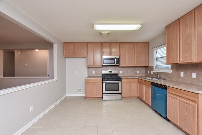 Building Photo - 15327 Mission Oak Dr