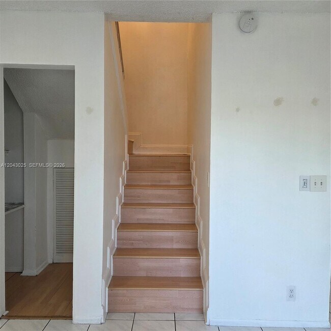 Building Photo - 8905 NW 28th Dr