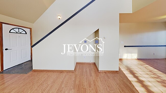 Building Photo - Charming home just steps from transit, par...