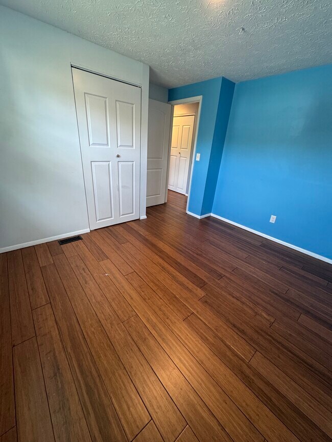 Building Photo - 6911 Sequoia Ct