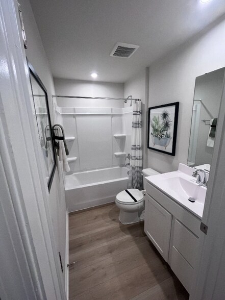 Building Photo - 532 Destination Way