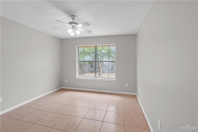 Building Photo - 14 E St