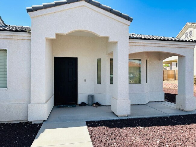 Building Photo - WINTER VACATION RENTAL Fully Furnished 3BD/2BA Bullhead City, AZ in Sunridge Estates