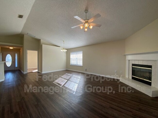 Building Photo - 2615 Creek Ridge Dr