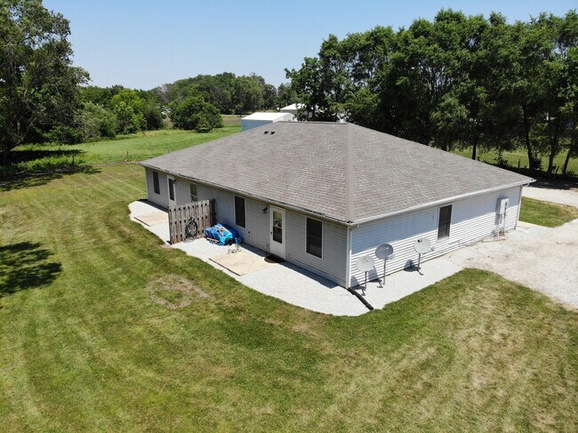 Building Photo - 115-117 South Plum