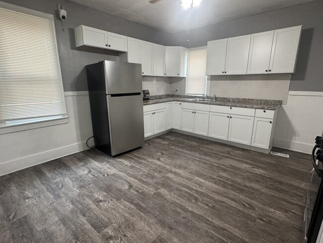 Building Photo - 143 Myrtle St