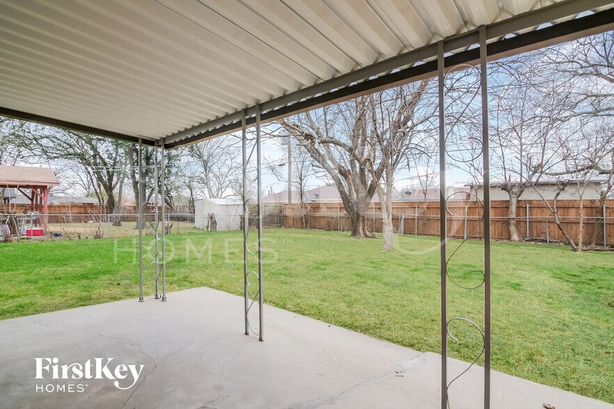 Building Photo - 2313 March Ln