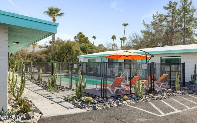 Building Photo - 7440 E Cave Creek Rd