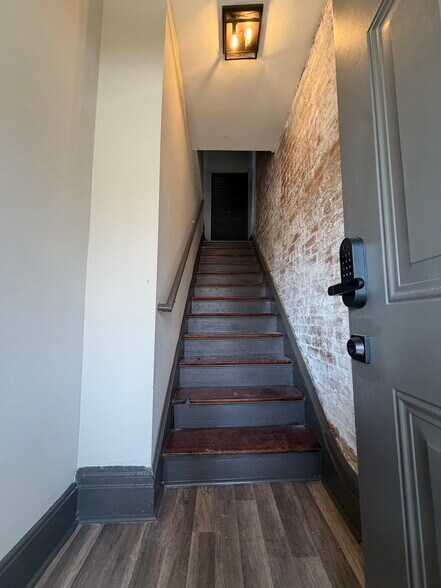 Building Photo - 2201 Kemper Ln