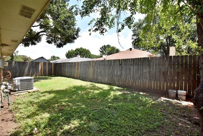 Building Photo - 2910 Walnut Springs Dr