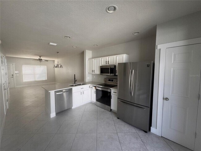 Building Photo - 4478 SW 49th Ave