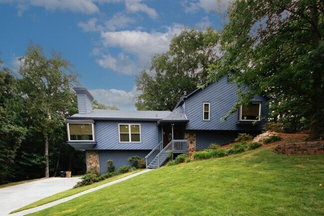 Primary Photo - 930 Mountain Top Dr NE